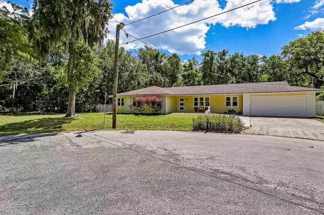 884 Oak Lane is a Wheelchair Accessible, pet friendly, 3 bedroom 2 bathroom 1,452 sqft home in Amelia island 

https://www.365sol.com/property/4083

#ameliaisland #florida #vacationrental #vacationhouse #travel #explorepage